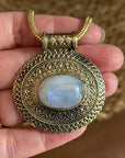 Vintage Boho Natural Stone Statement Necklace – Antique Gold & Silver Tone Medallion Necklace