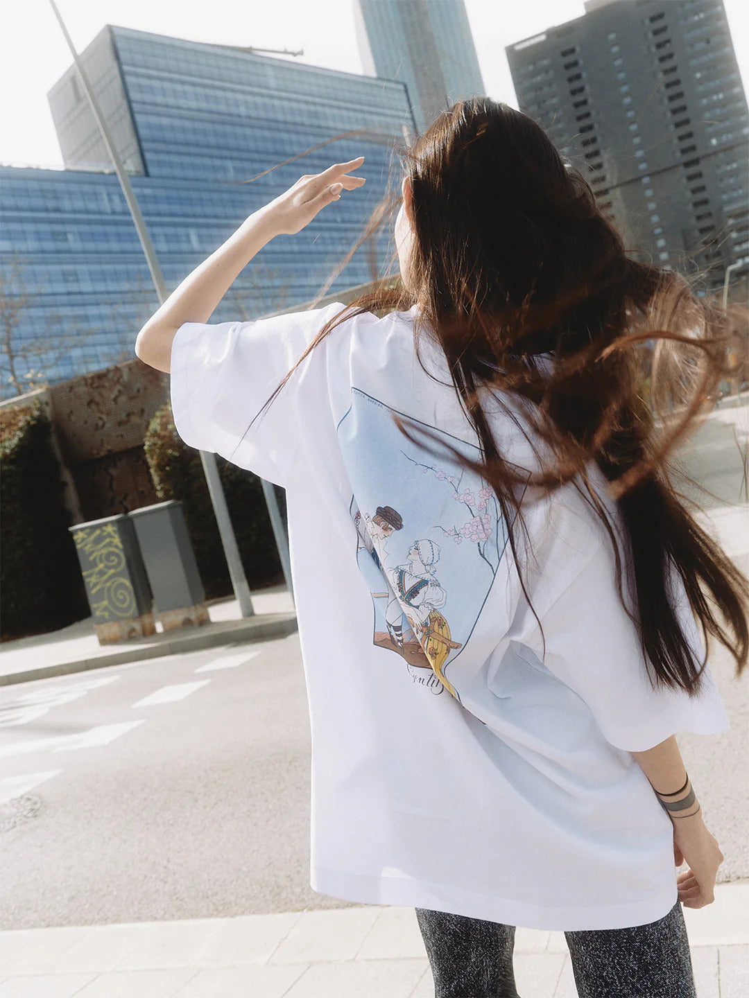 Handcrafted accessories by Hopera Design – merging contemporary style with artistic tradition.