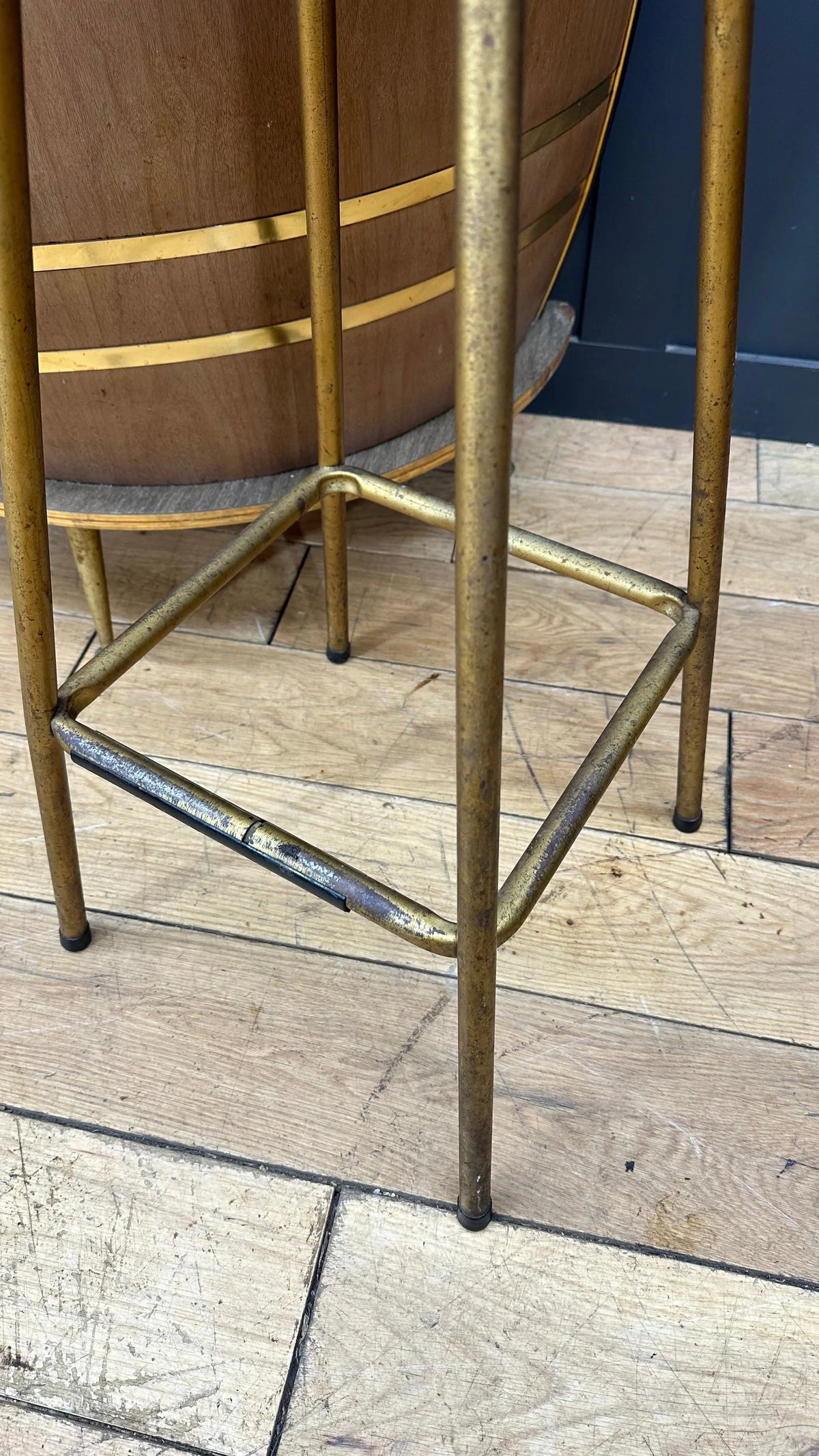 Retro Home Bar / Man cave Barget Bar And Stool / Half Barrel Bar / Retro Pub