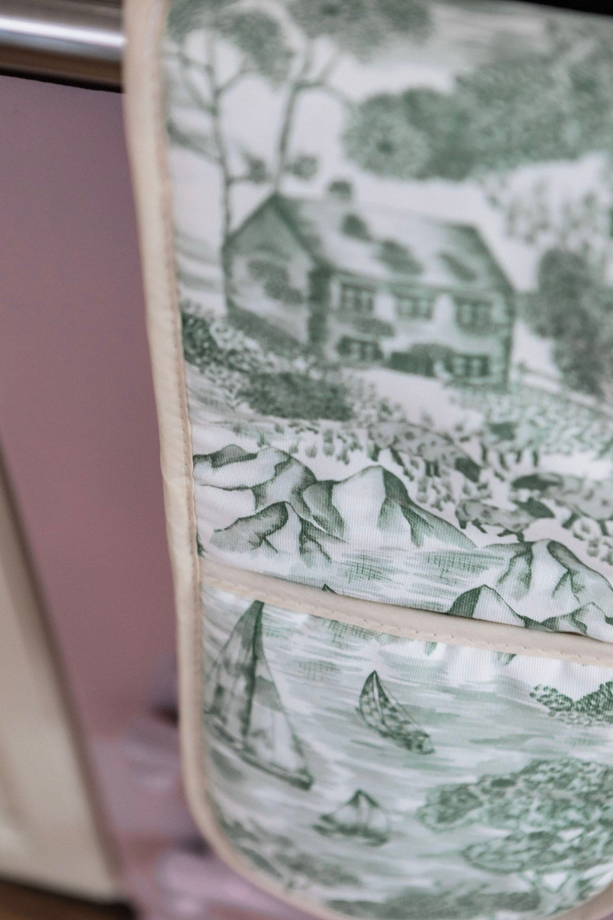 Lake District Toile Oven Glove