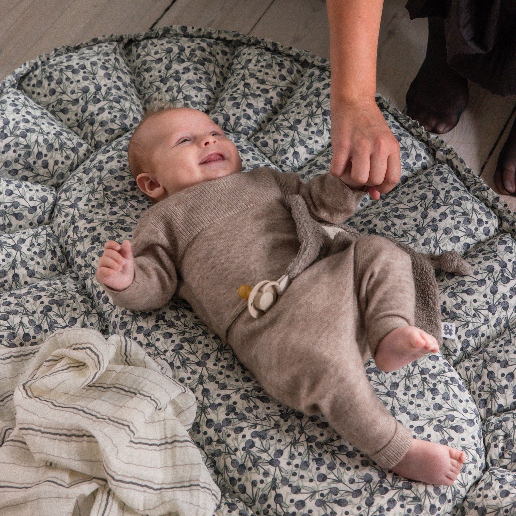 Sebra 3-in-1 Baby Nest in Blue Olive