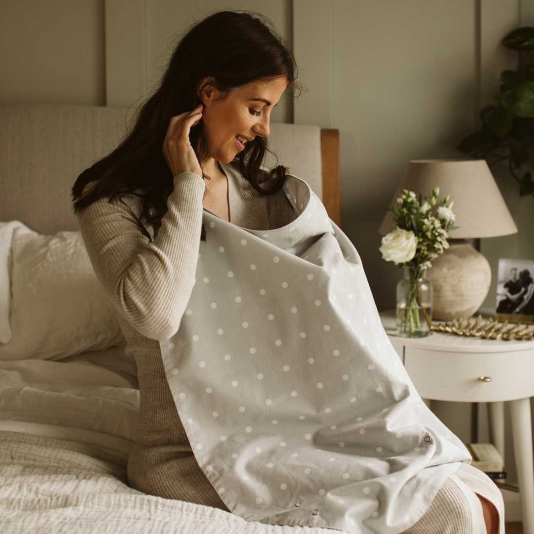 Feeding &amp; Pumping Privacy Cover - Dotted