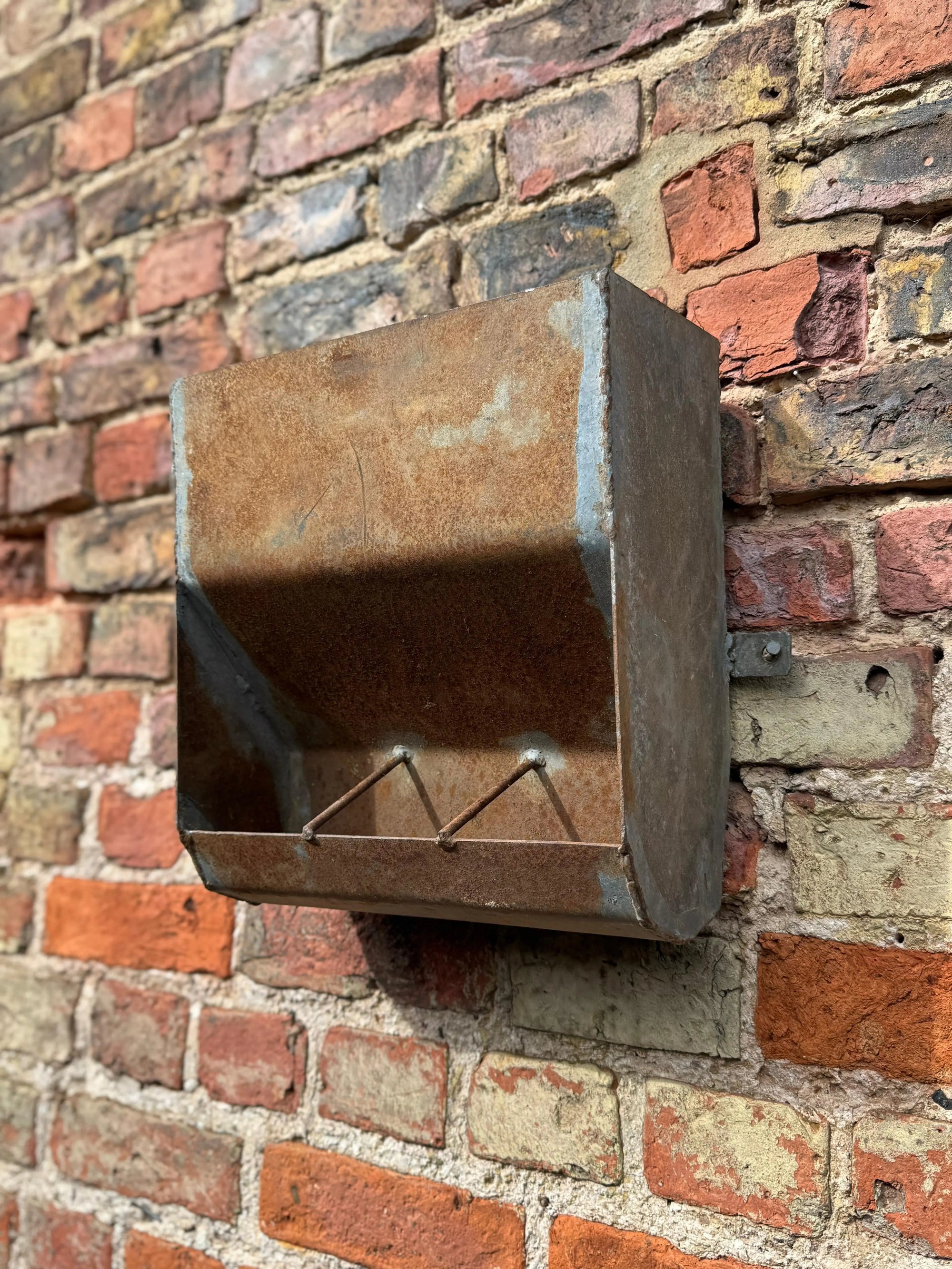 Vintage Wall Mounted Metal Planter Rustic Garden Herb Flower Holder Plant Pot