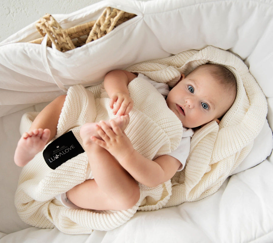 Soft bamboo baby blanket with a frill - Coconut