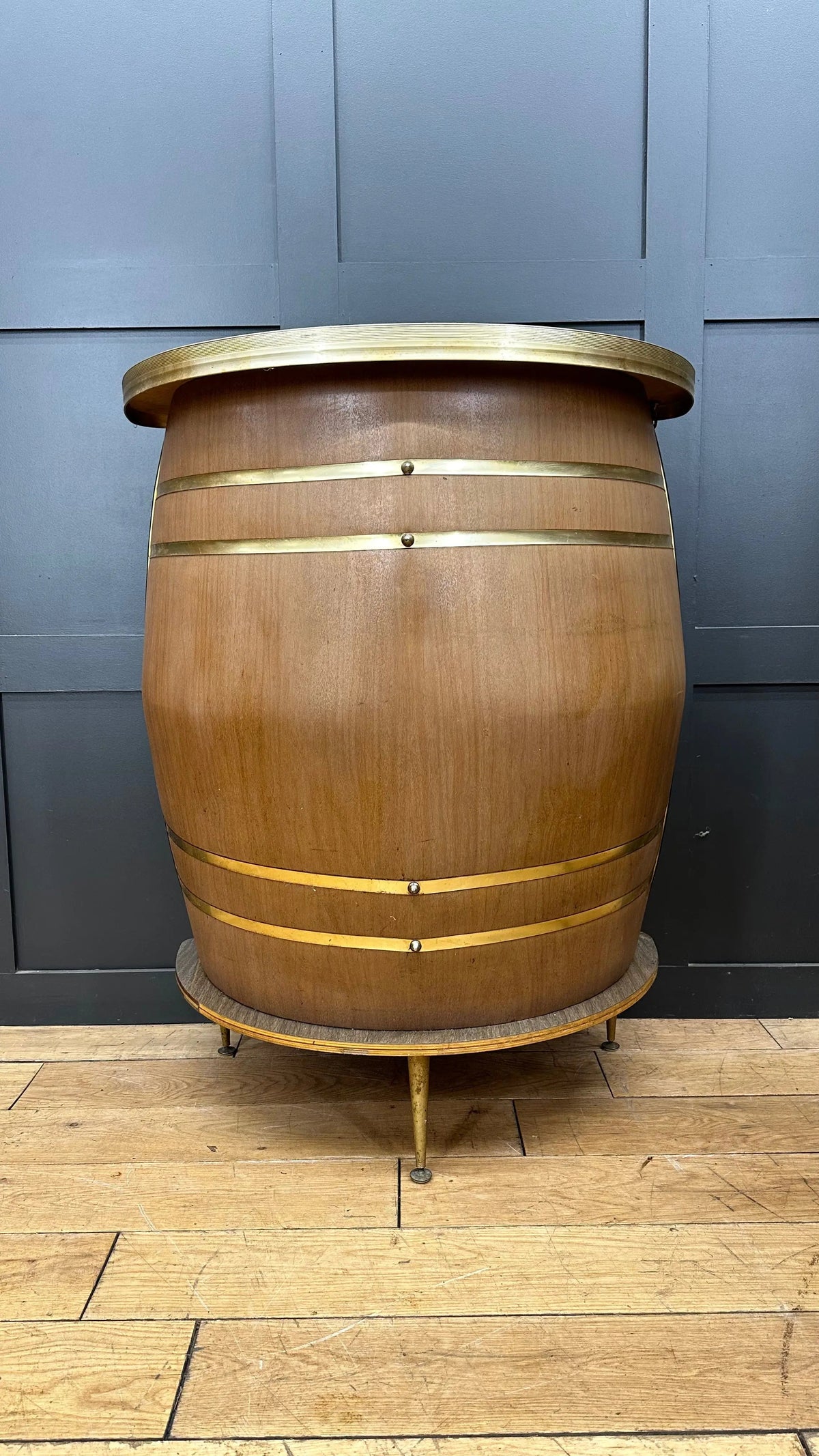 Retro Home Bar / Man cave Barget Bar And Stool / Half Barrel Bar / Retro Pub