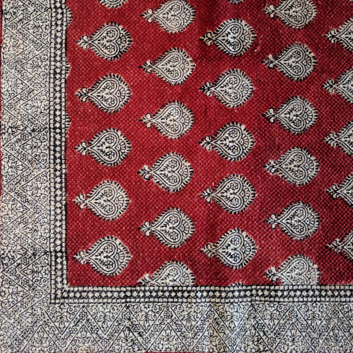 Traditional Paisley Jaal &amp; Border Hand-block Print Rug - Red White