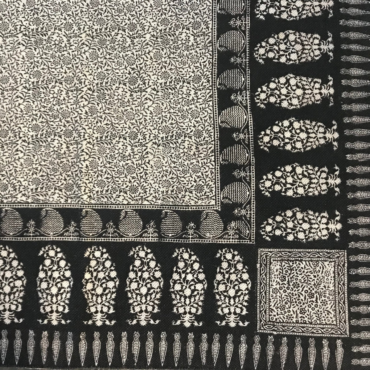 Floral Jaal &amp; Paisley Hand-block Print Rug - White Black