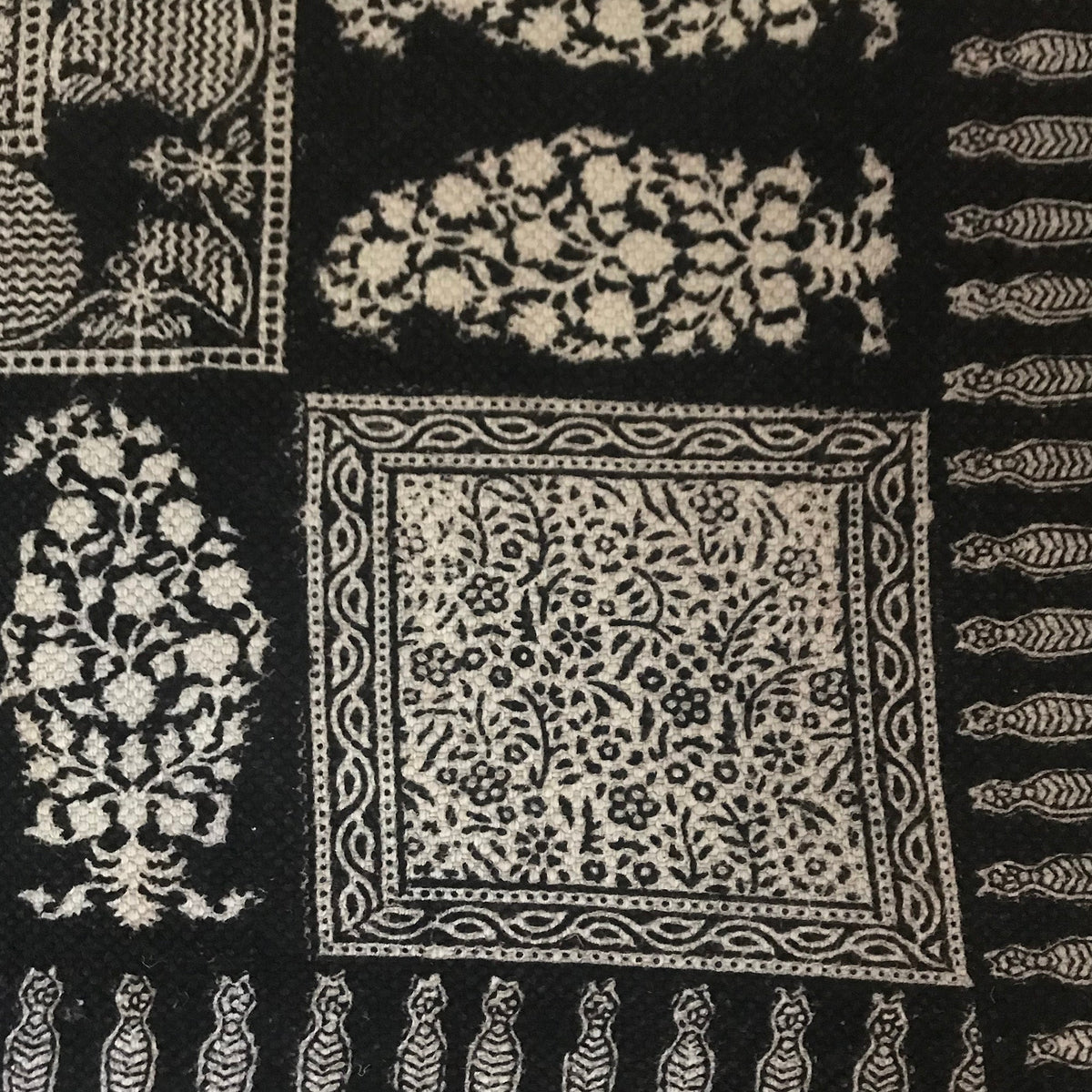 Floral Jaal &amp; Paisley Hand-block Print Rug - White Black