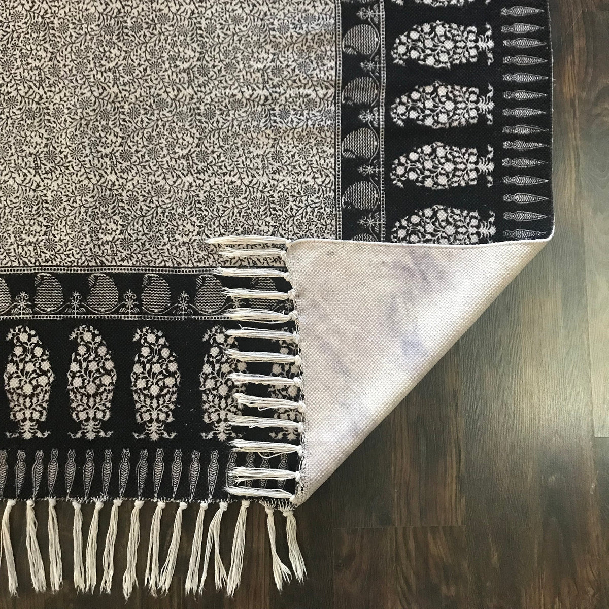 Floral Jaal &amp; Paisley Hand-block Print Rug - White Black
