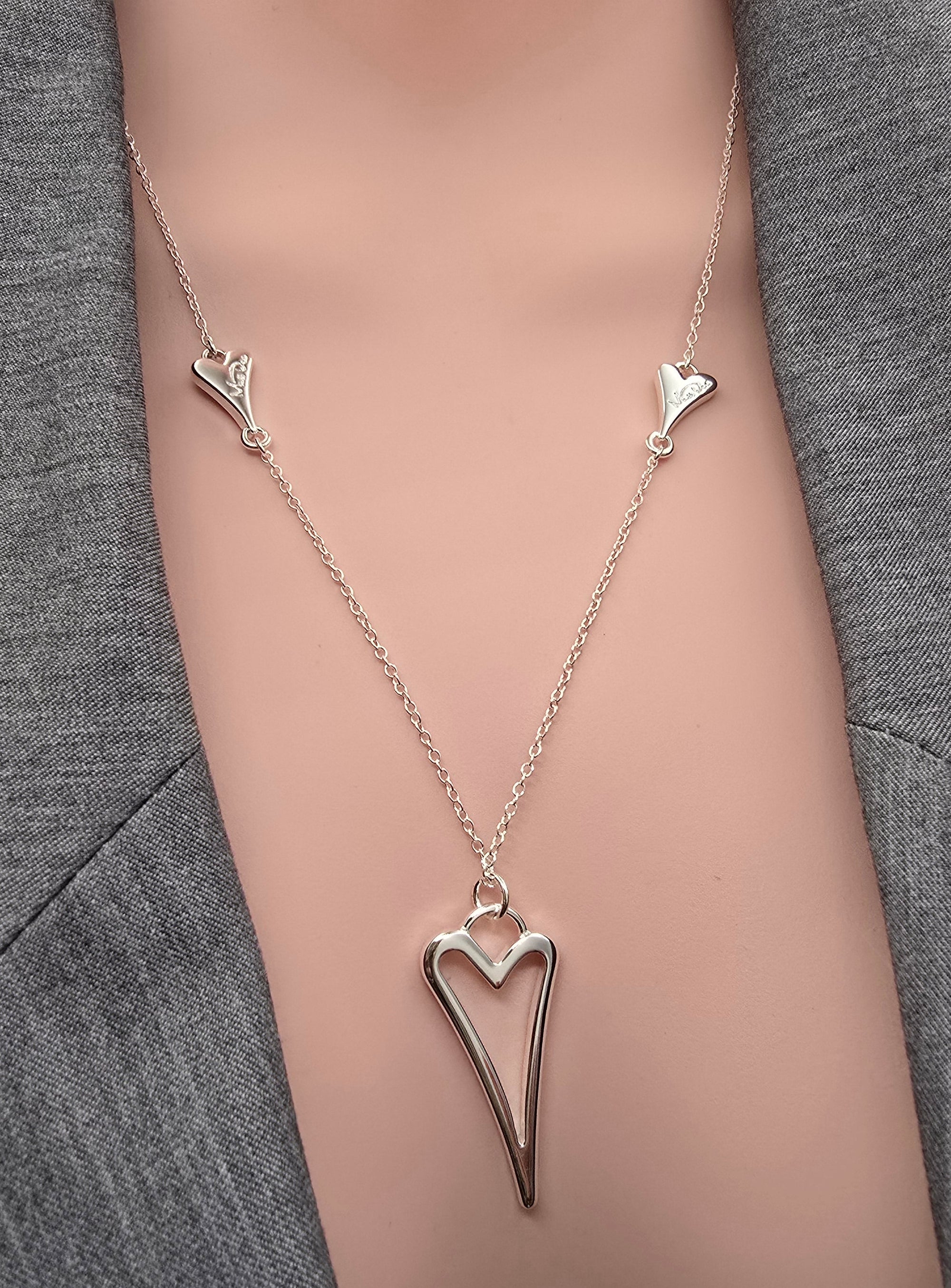 SILVER HOLLOW HEART NECKLACE*