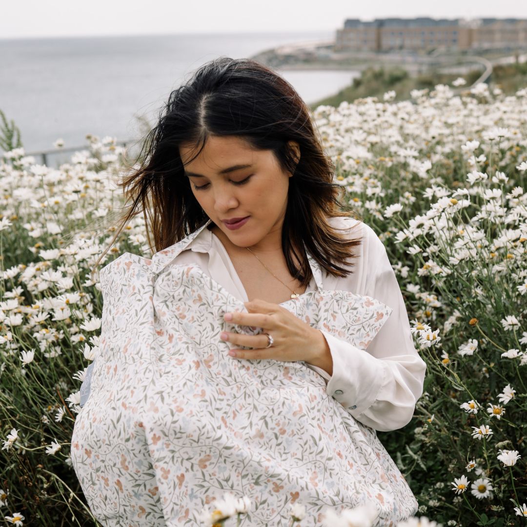 Feeding &amp; Pumping Privacy Cover - Sweet &amp; Wild