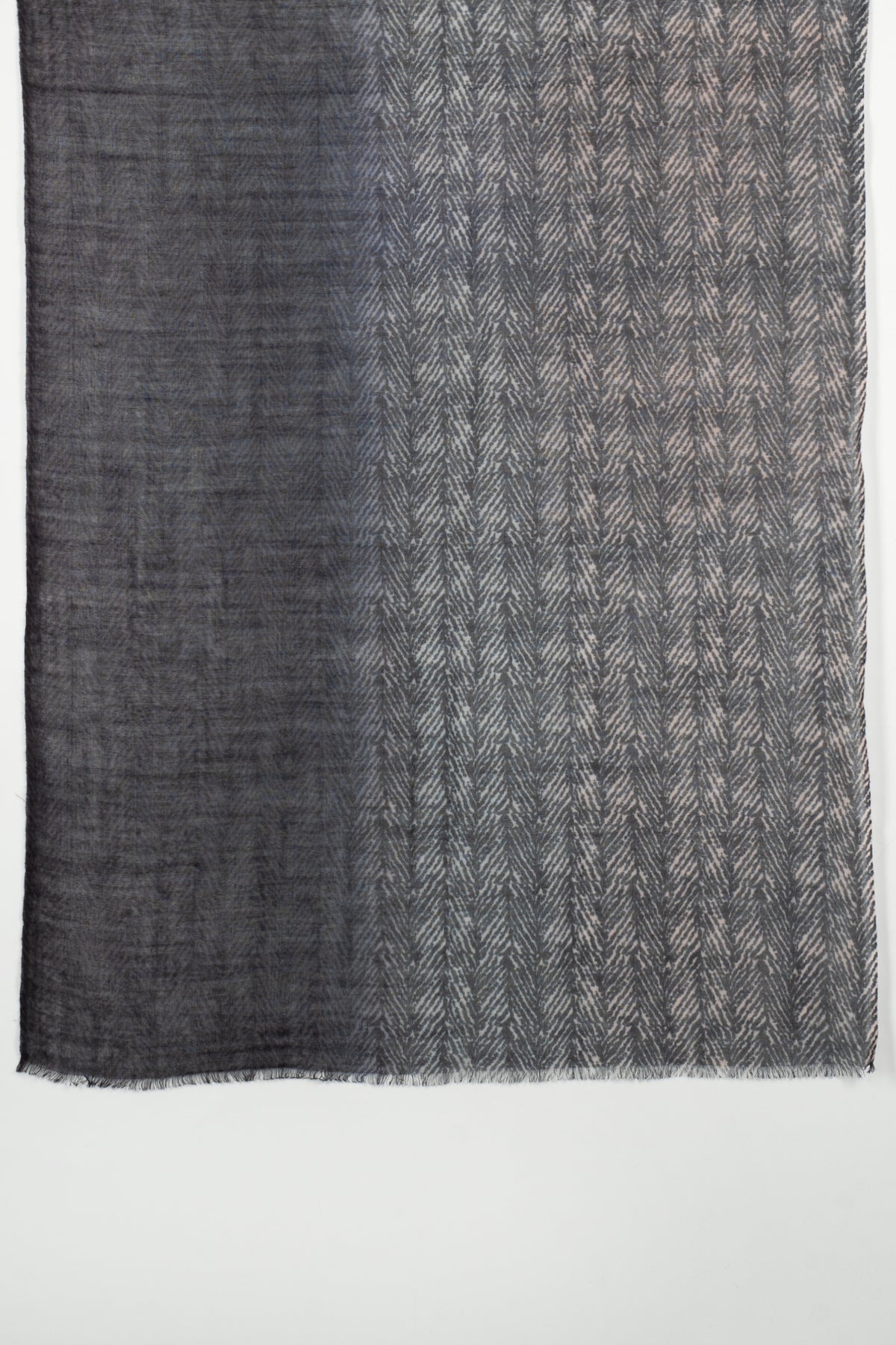 Shades of Chevron Fine Wool Scarf – Black White