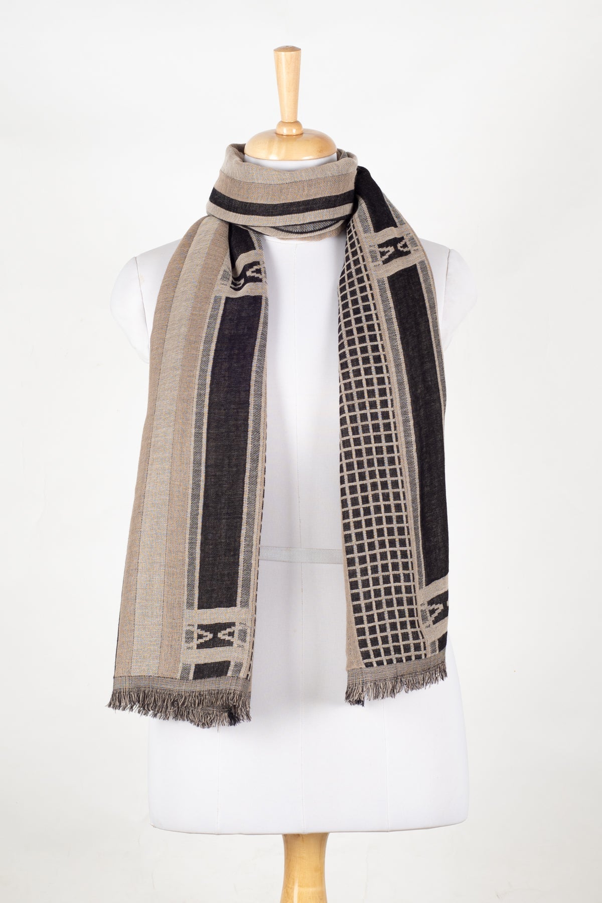 Checks & Stripes Abstract Fine Wool Jacquard Scarf – Black | SVEŽElife