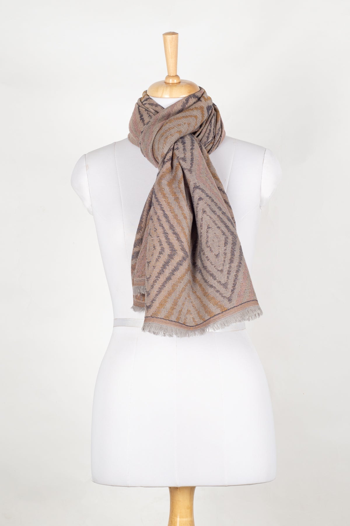 Concentric Diamonds Fine Wool Jacquard Scarf – Grey Yellow | SVEŽElife