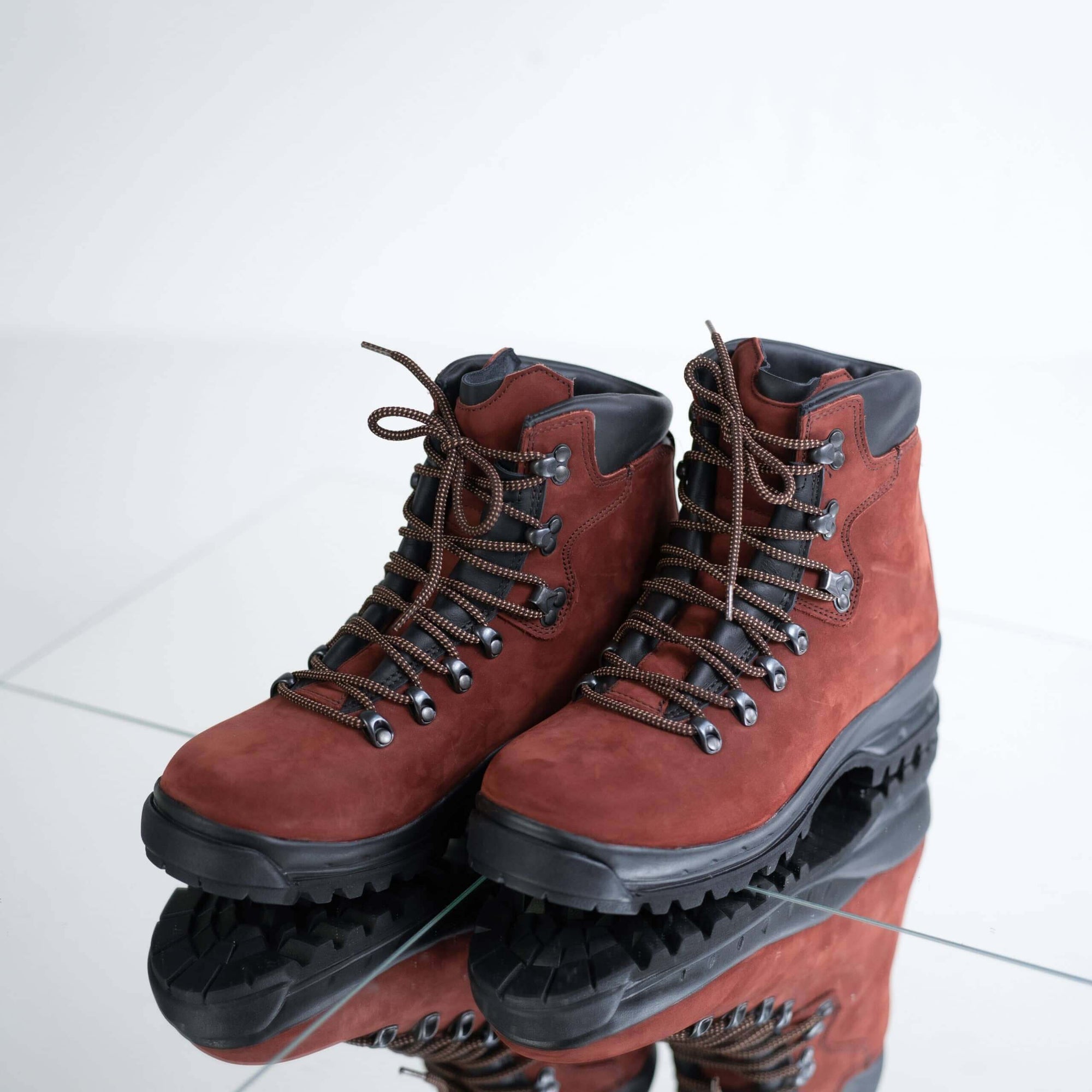 Waterproof Hiking Boots in Rosso Aragosta