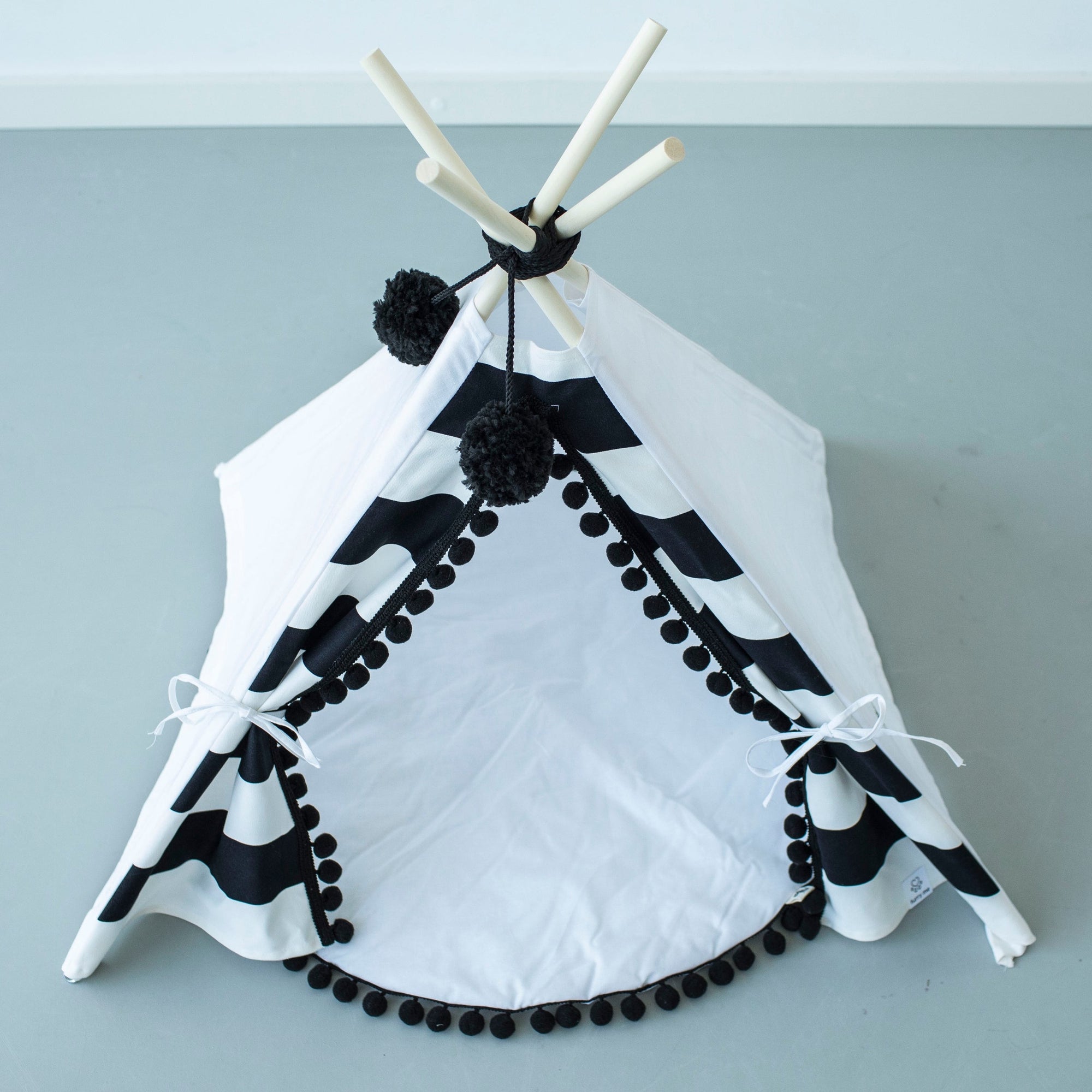 MINICAMP Teepee for Cats, Dogs &amp; Rabbits - Black &amp; White Stripes with Pompoms - Cozy Pet Tent by Minicamp at brixbailey.com