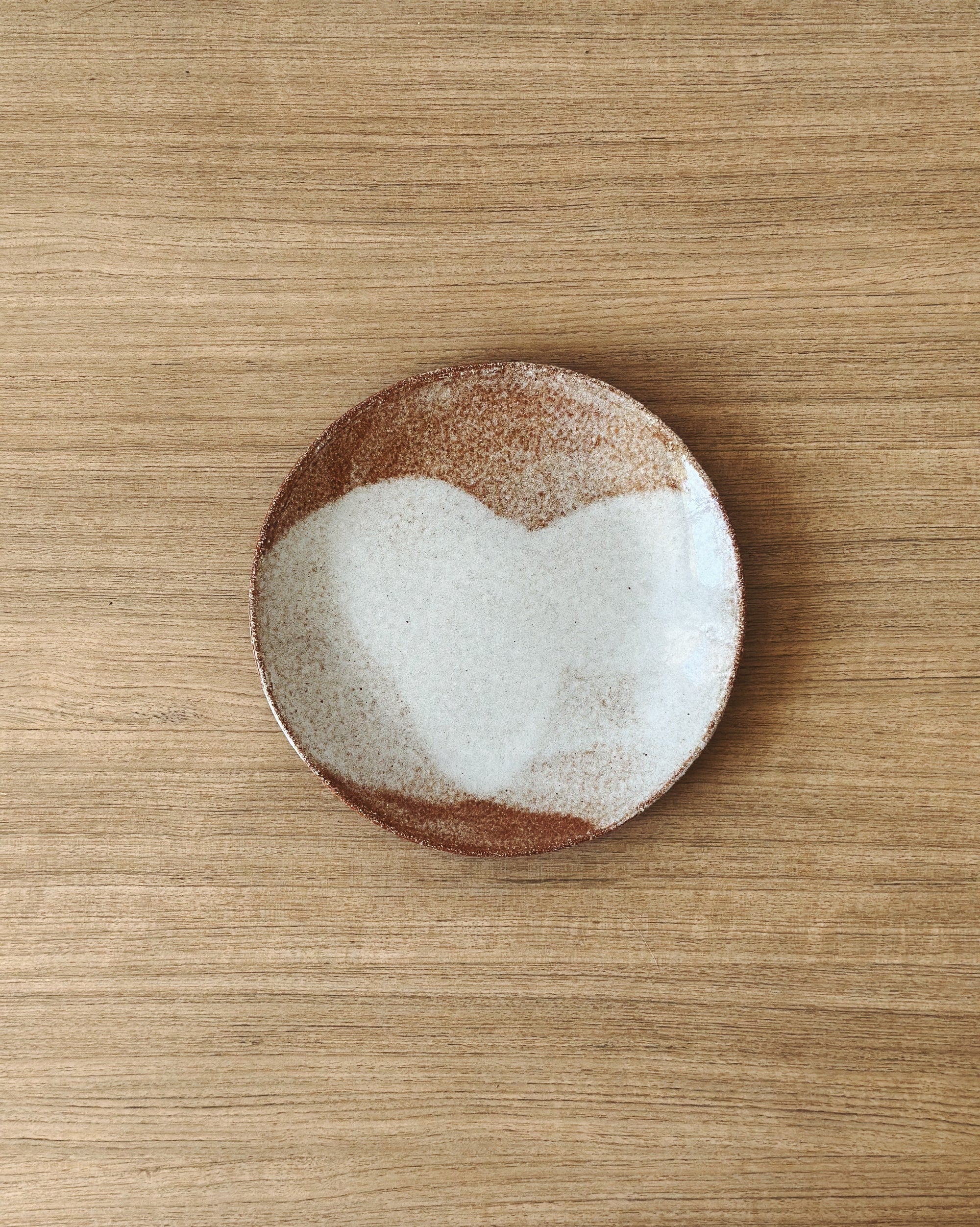 Handmade ceramic plates – caramel clay with white glaze