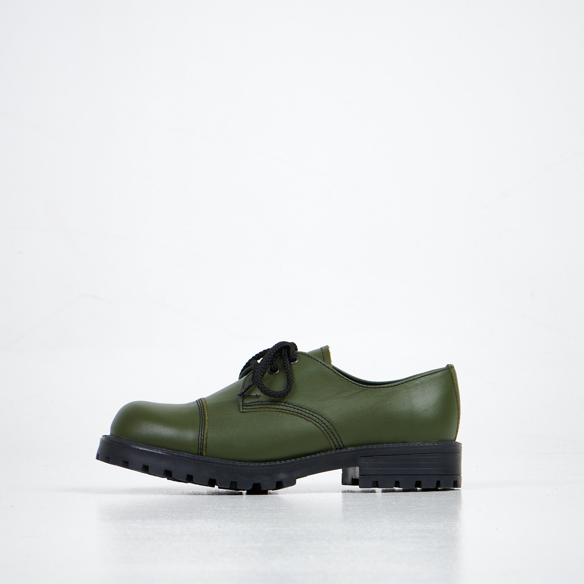 Green Leather Walking Shoes for Everyday Adventures