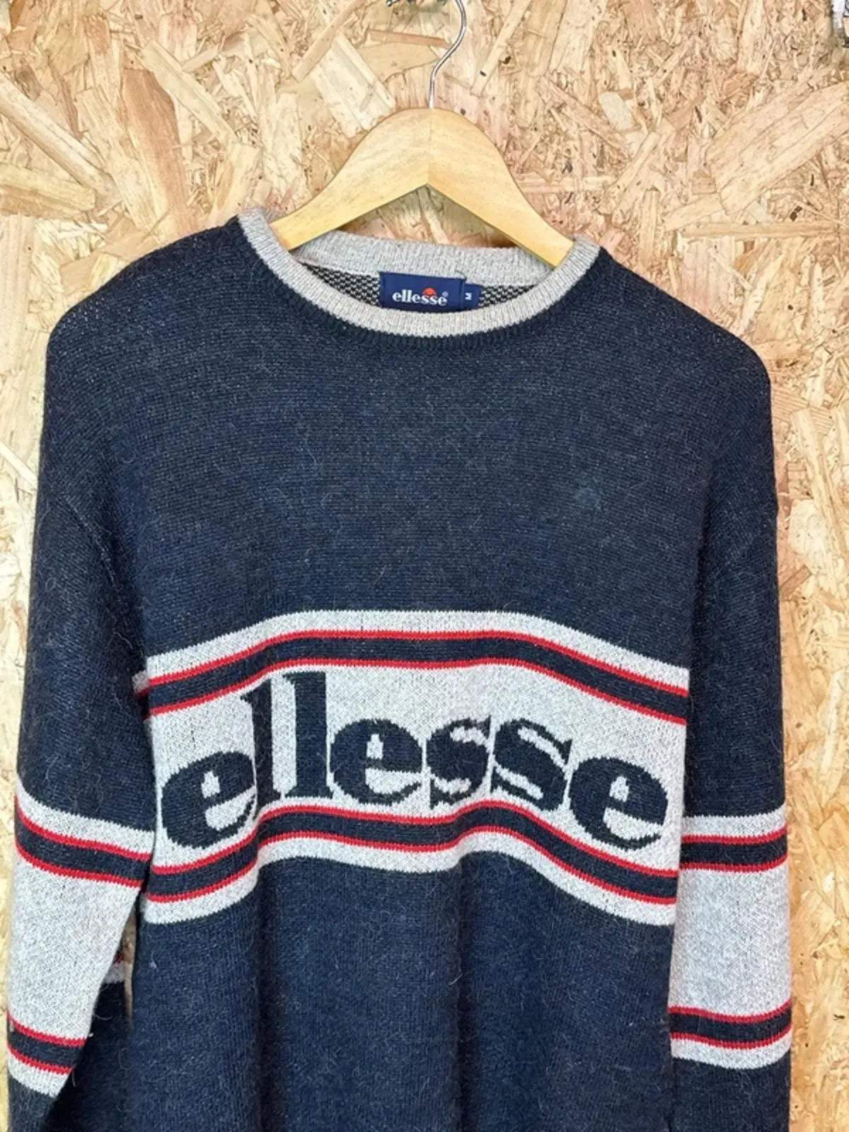 Vintage original 1990’s Ellesse Spell Out jumper sweatshirt unisex Medium 