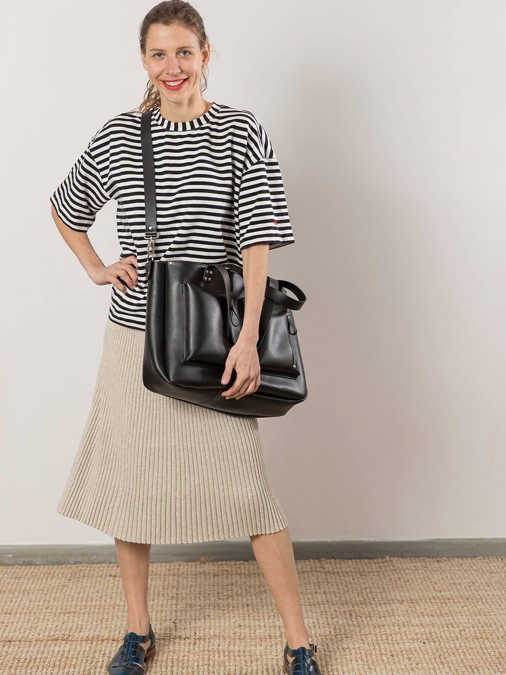 Black AMBER Spacious Everyday Handbag