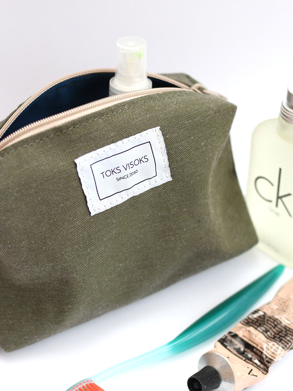 Makeup Bag in Army Green