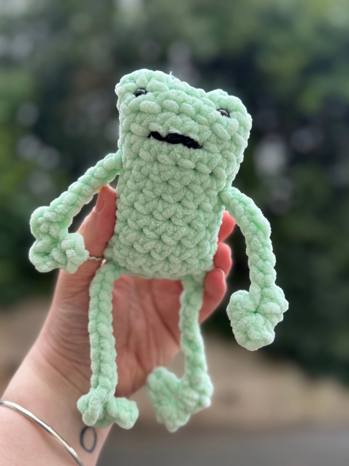 Fergus The Leggy Frog - Chunky Crochet Frog Plush – Soft Handmade Kawaii Frog Toy