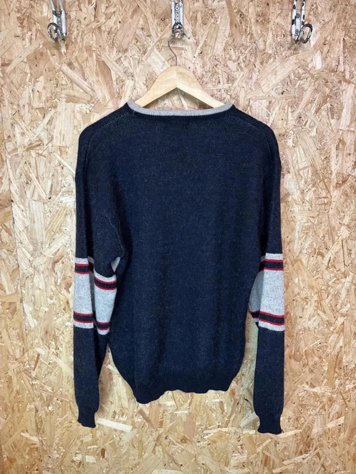Vintage original 1990’s Ellesse Spell Out jumper sweatshirt unisex Medium 