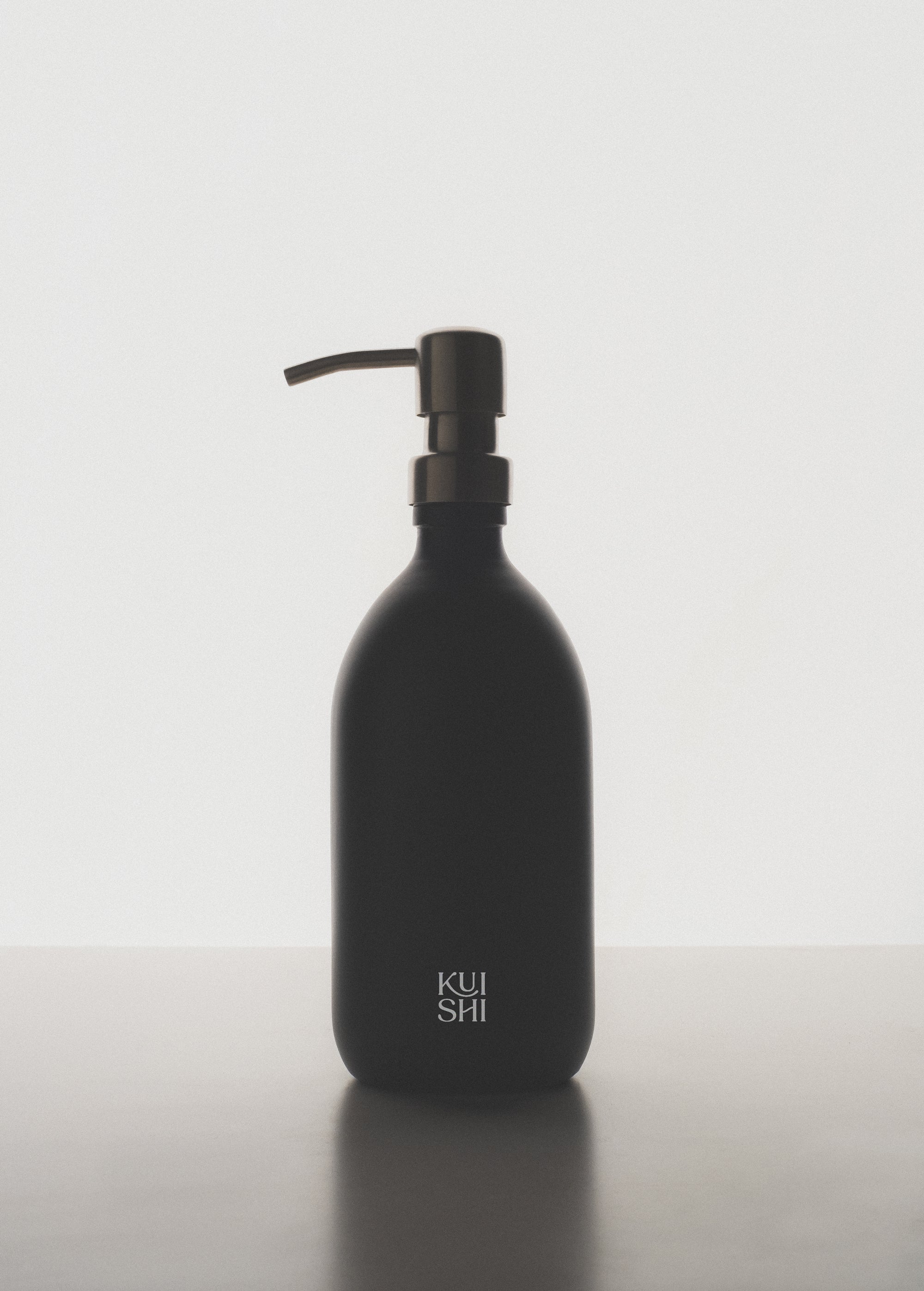 Minimal Black Soap Dispenser-2