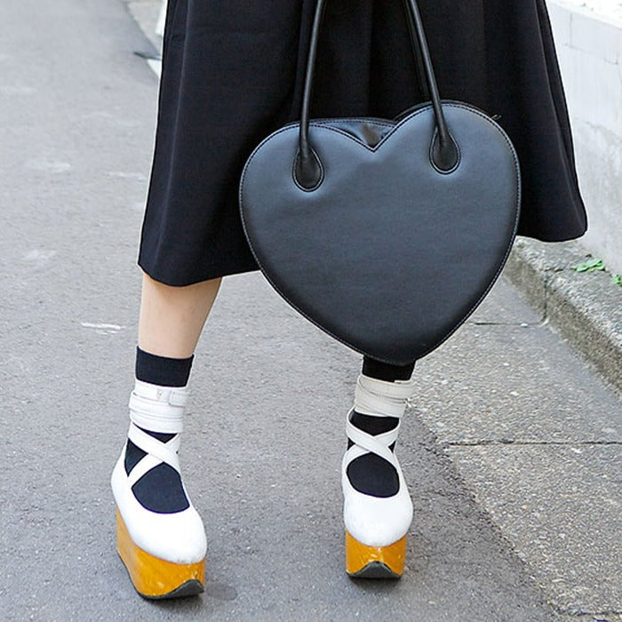 playful black leather shoulder bag with heart motif - stylish and secure for everyday adventures