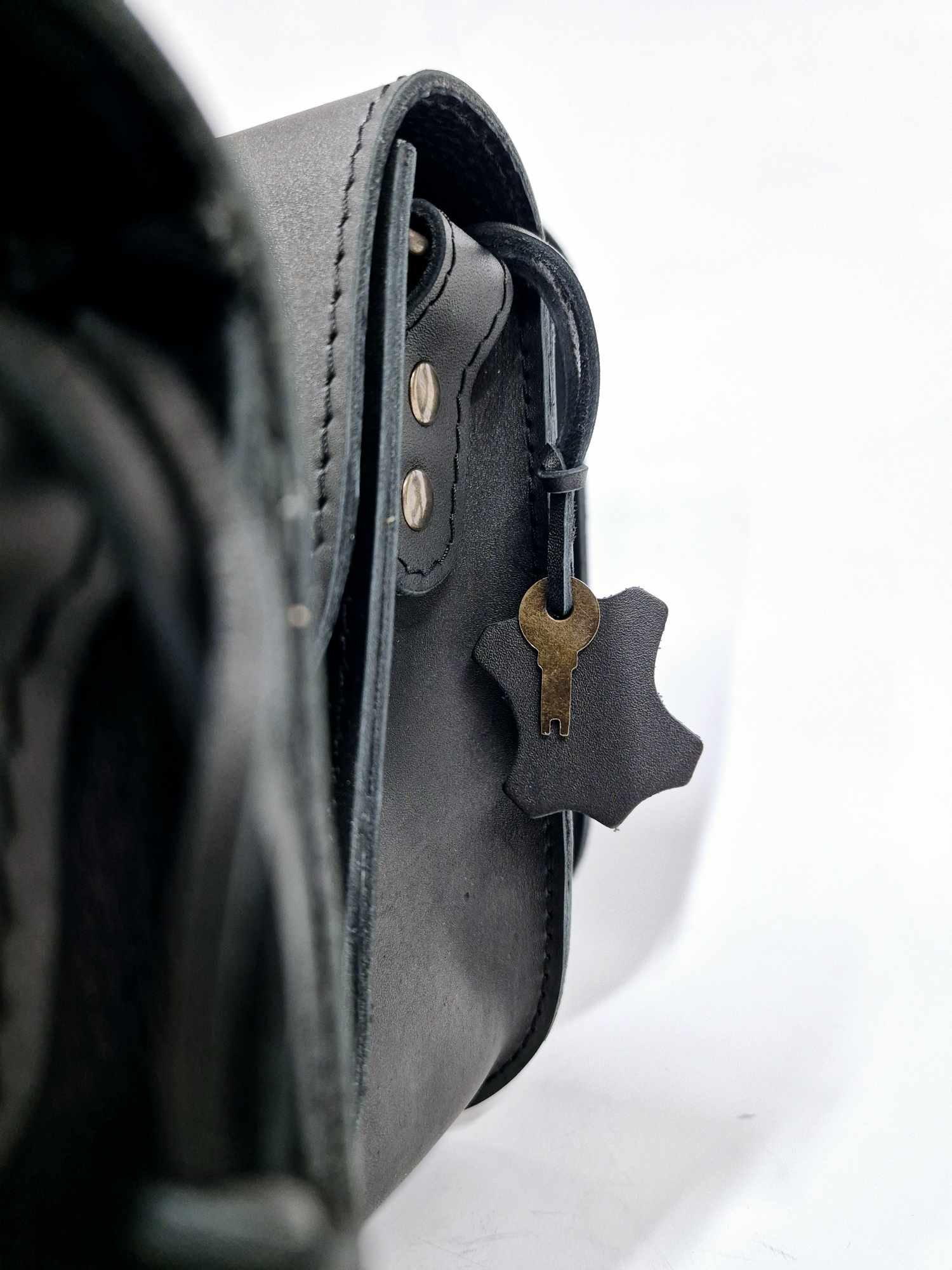 Vintage Leather Saddle Backpack – Fits 14.5&quot; Laptop