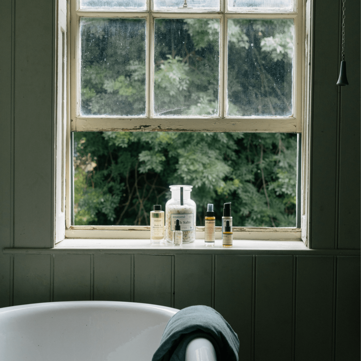 Bath &amp; Shower Oil with Roman Chamomile &amp; Cornish Lavender