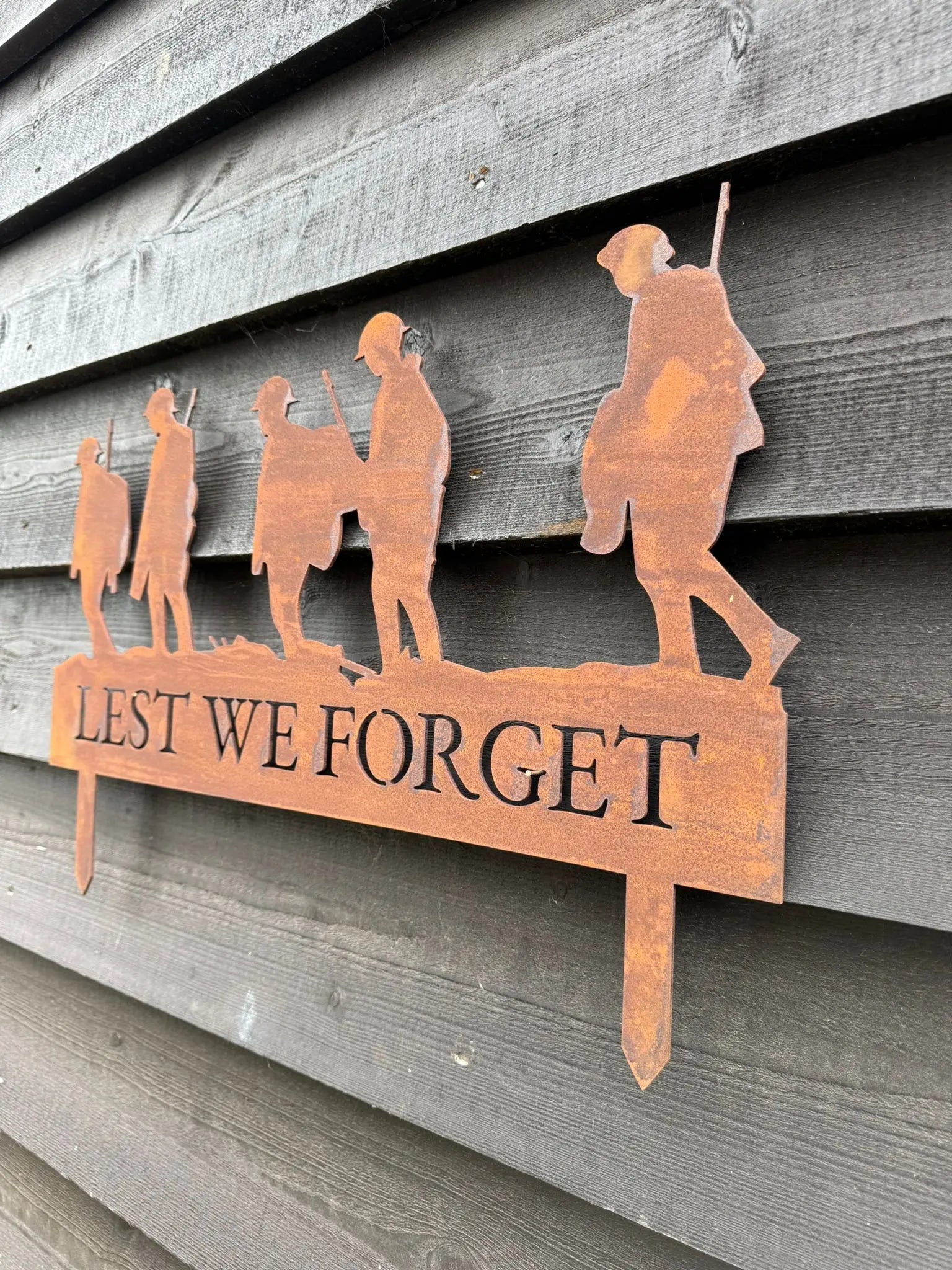 Metal Lest We Forget Garden Ornament - Soldier Scene Garden Decoration