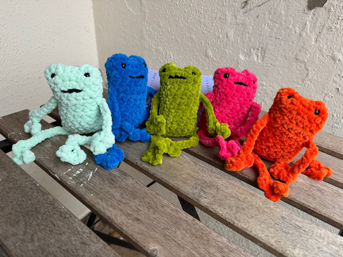 Fergus The Leggy Frog - Chunky Crochet Frog Plush – Soft Handmade Kawaii Frog Toy