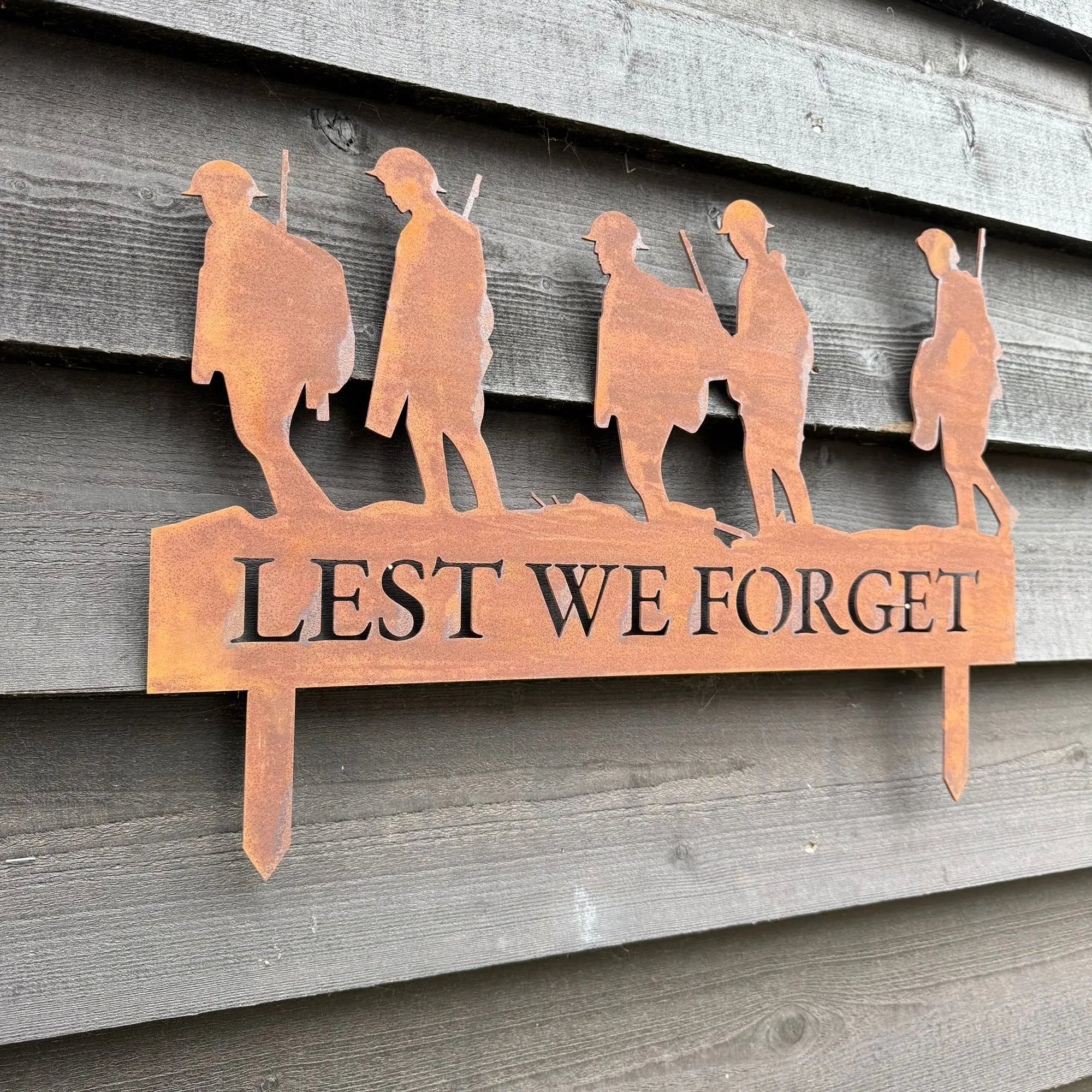Metal Lest We Forget Garden Ornament - Soldier Scene Garden Decoration