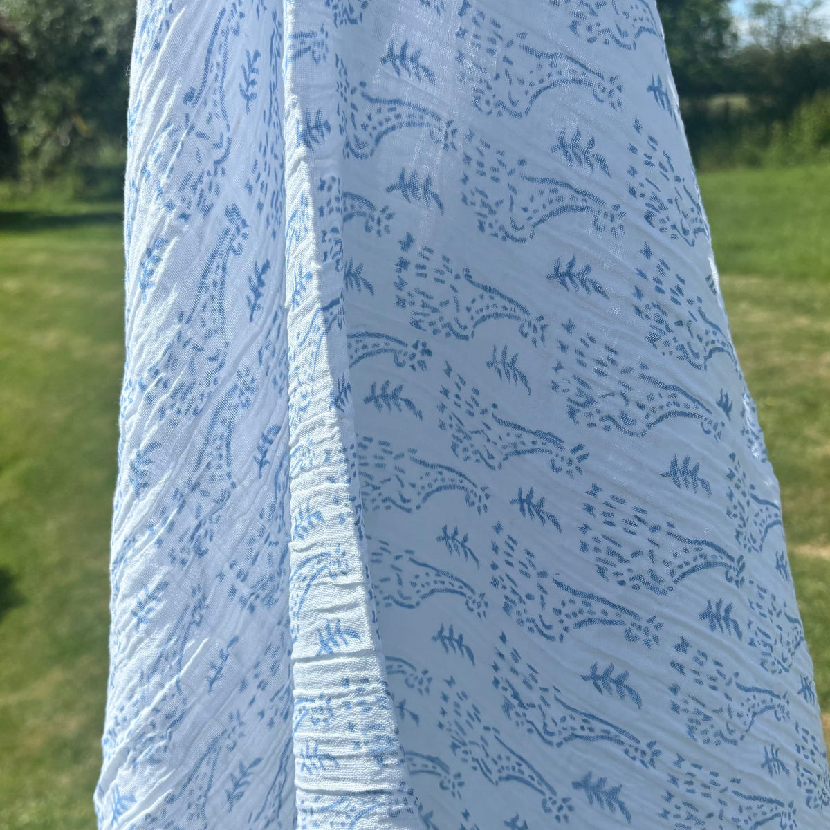 WooWoo Muslin Swaddle - Blue Giraffe