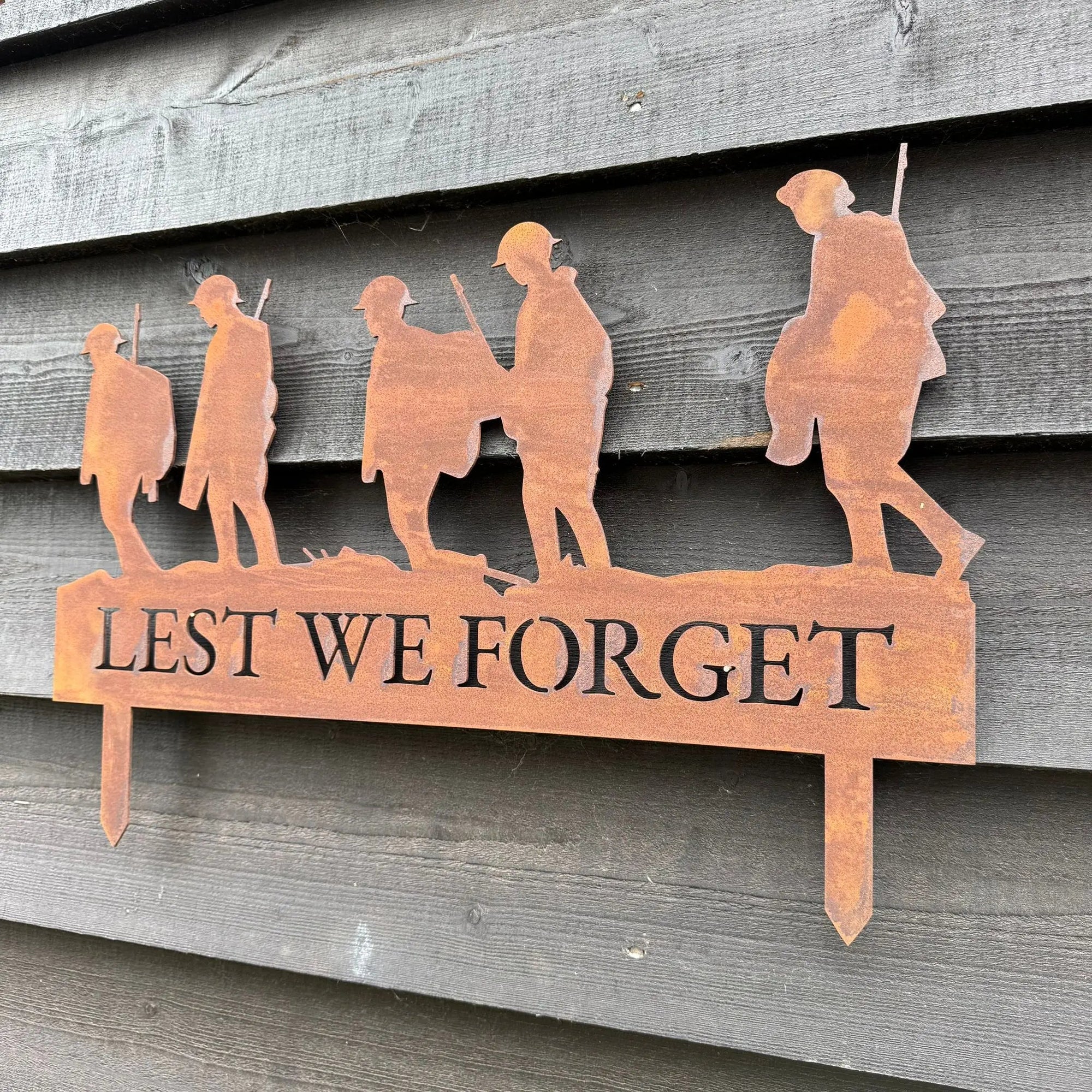 Metal Lest We Forget Garden Ornament - Soldier Scene Garden Decoration