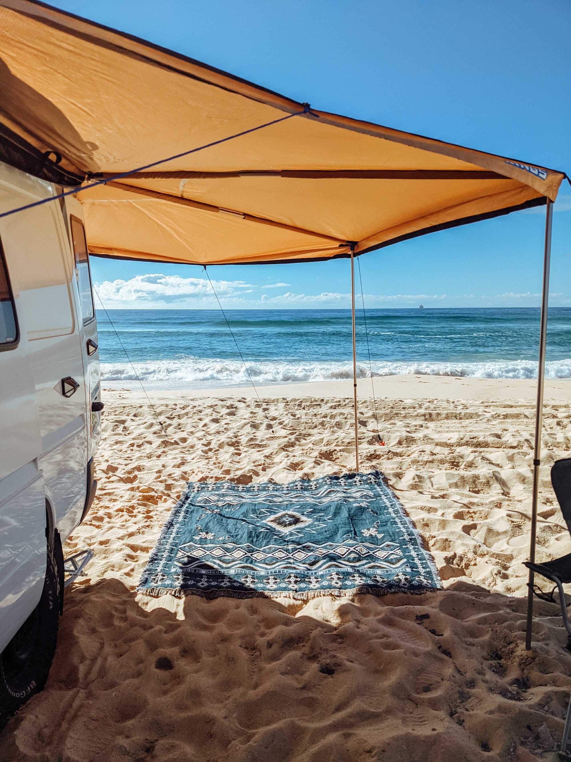 Let It Be&#39; Woven Picnic Rug / Throw
