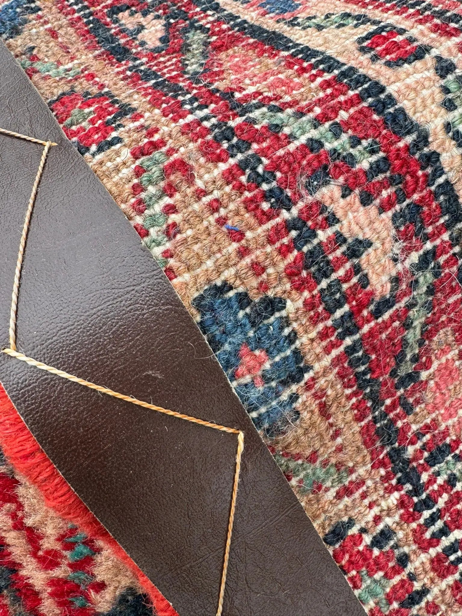 Large Red Oriental Wool Rug – Hand Made Traditional Carpet 381 x 270 cm