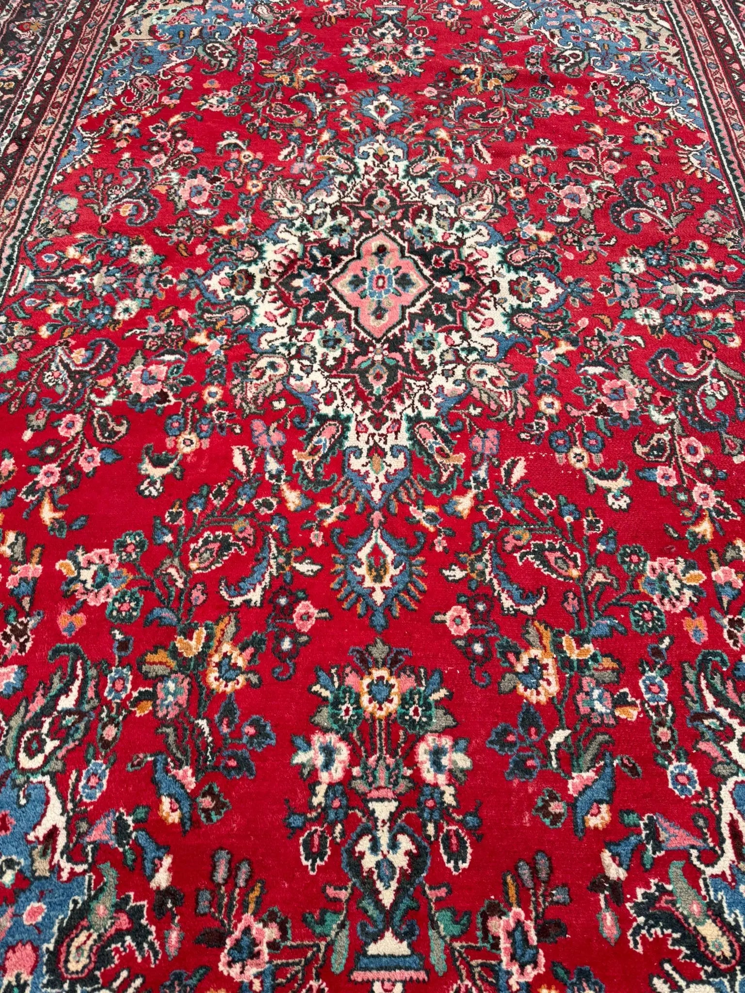 Large Red Oriental Wool Rug – Hand Made Traditional Carpet 381 x 270 cm