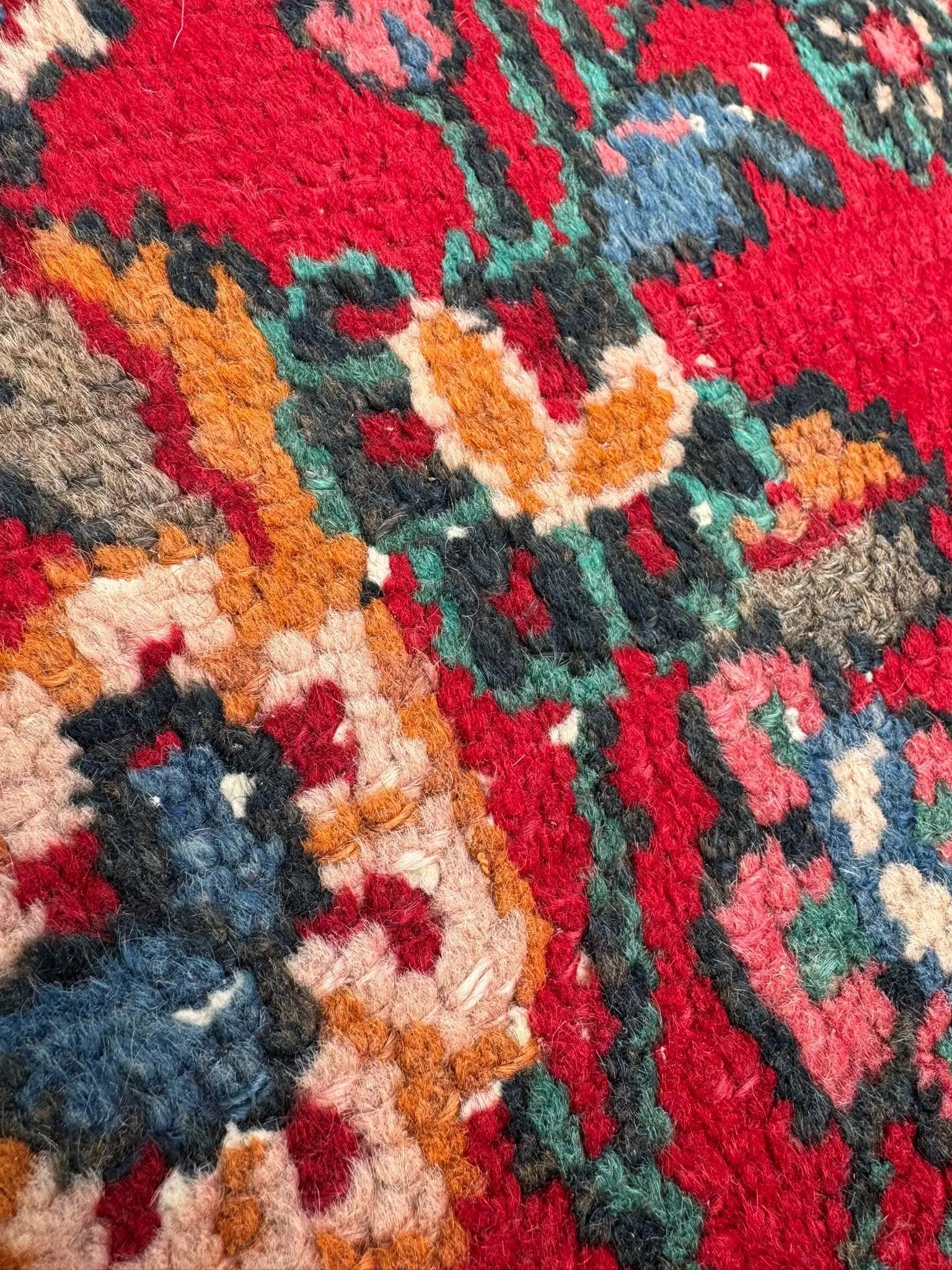 Large Red Oriental Wool Rug – Hand Made Traditional Carpet 381 x 270 cm