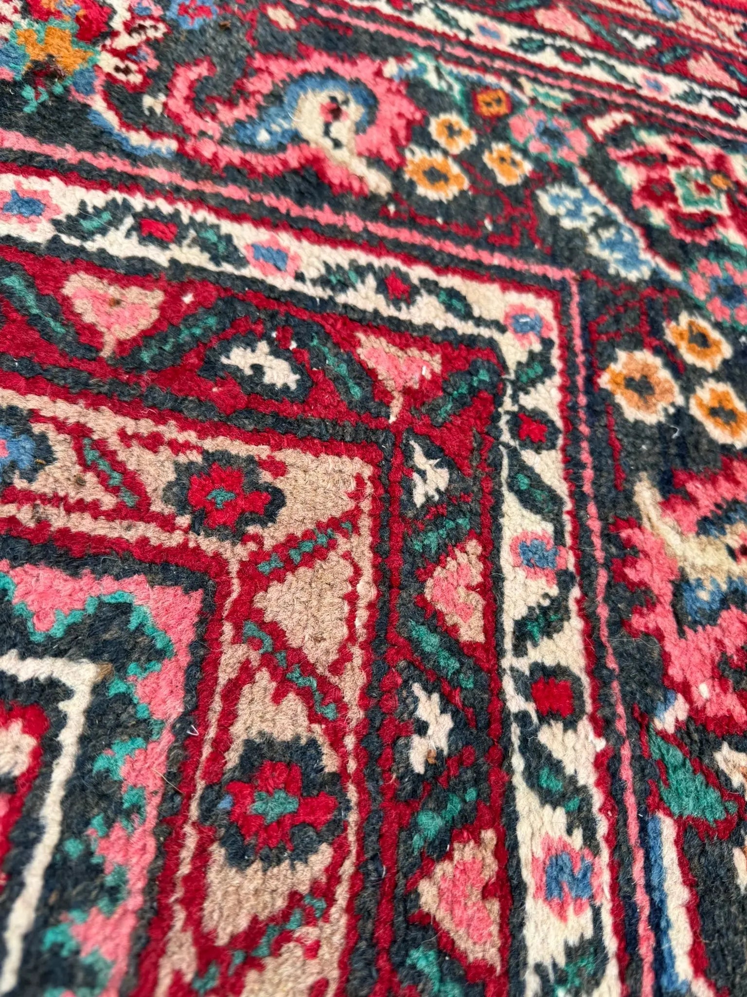 Large Red Oriental Wool Rug – Hand Made Traditional Carpet 381 x 270 cm