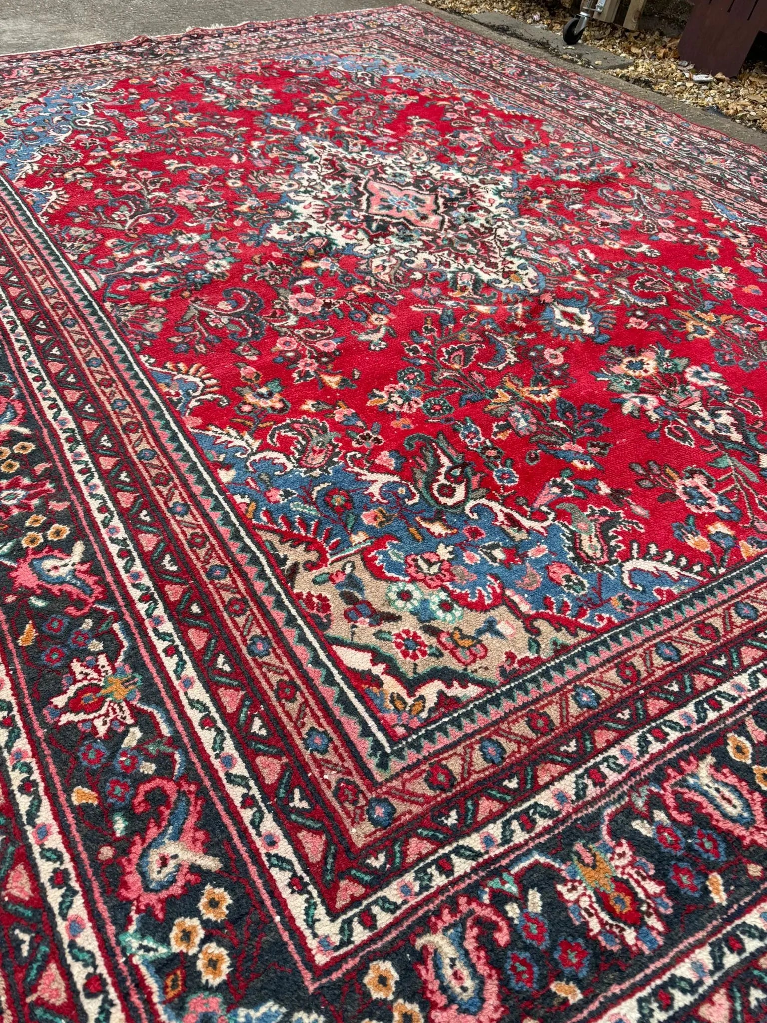 Large Red Oriental Wool Rug – Hand Made Traditional Carpet 381 x 270 cm
