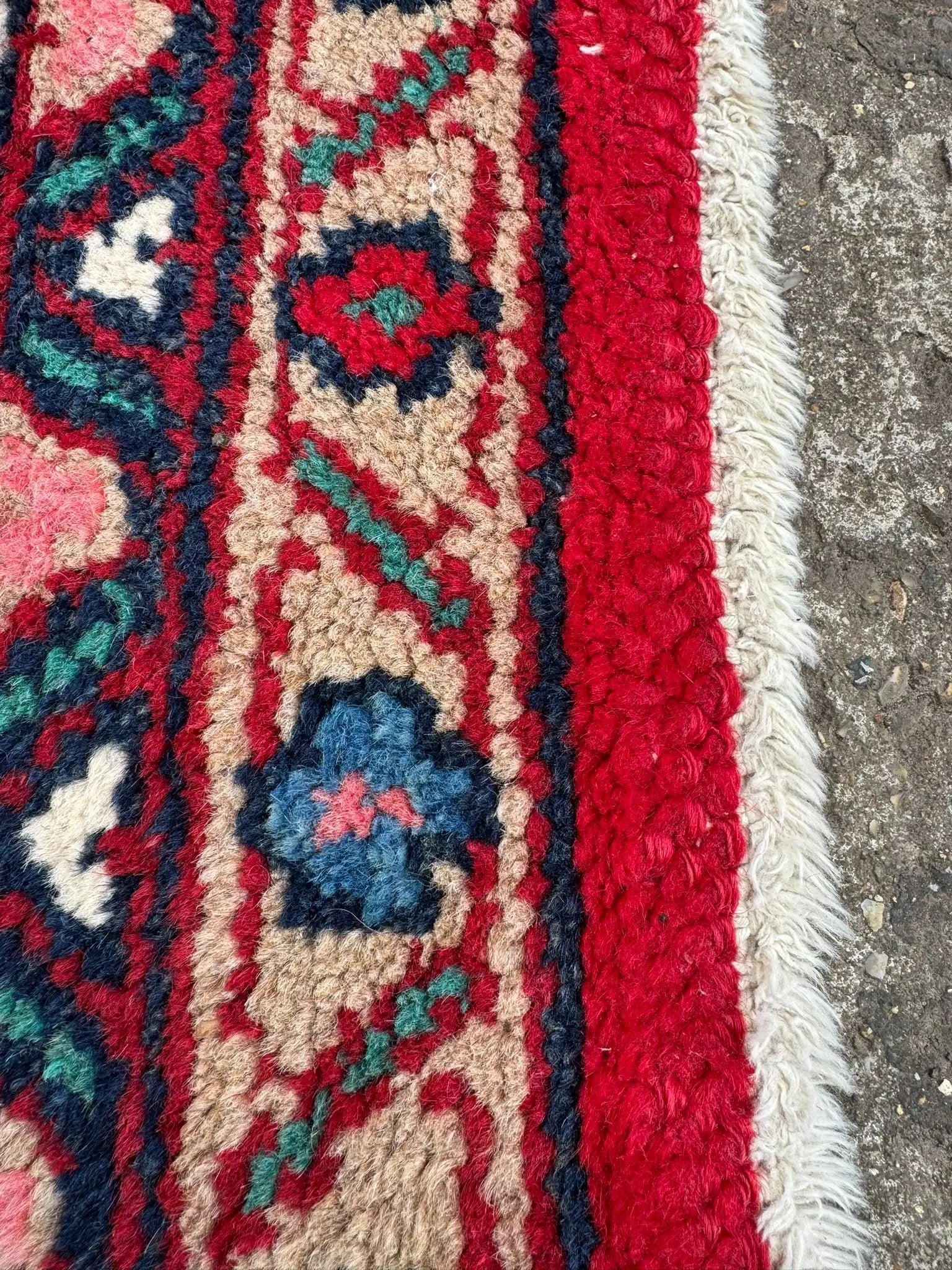 Large Red Oriental Wool Rug – Hand Made Traditional Carpet 381 x 270 cm