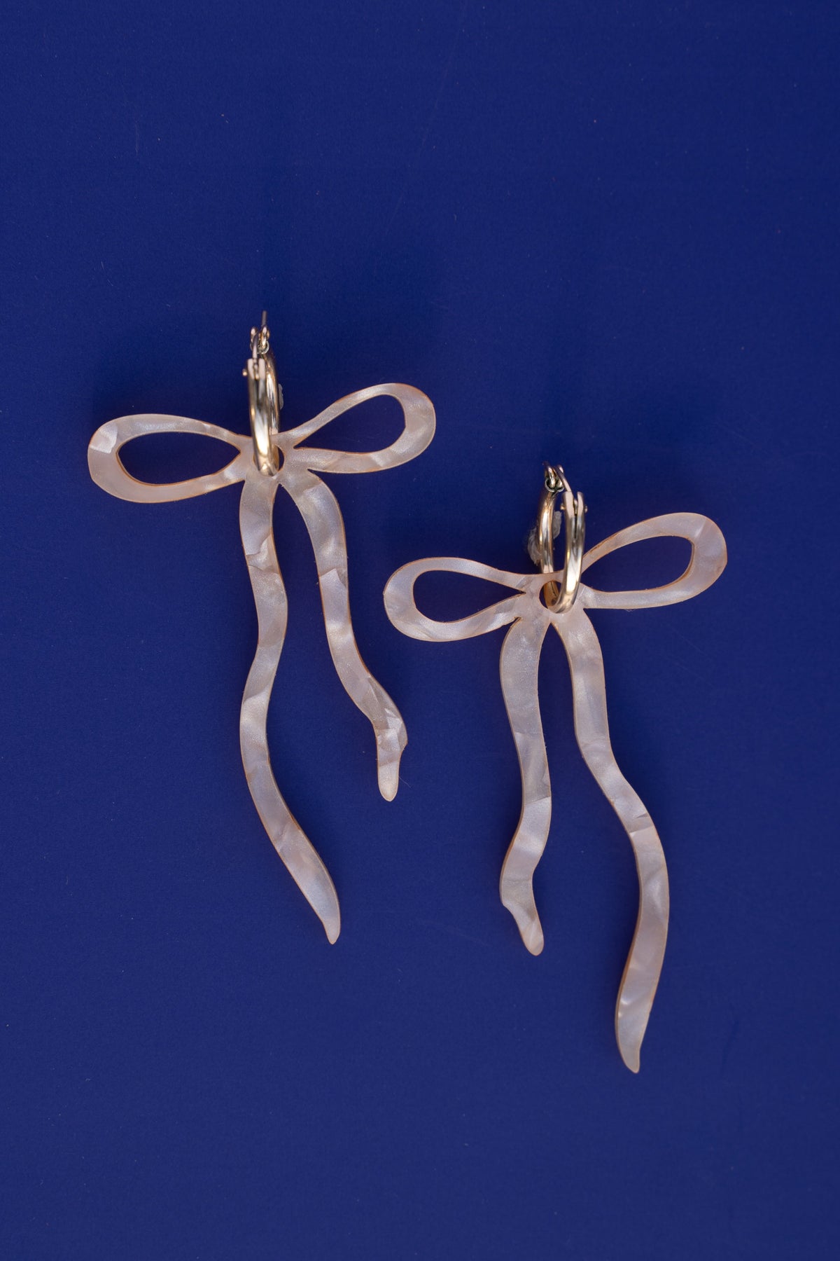 Pearlescent Beige Dangly Bow Hoop Earrings
