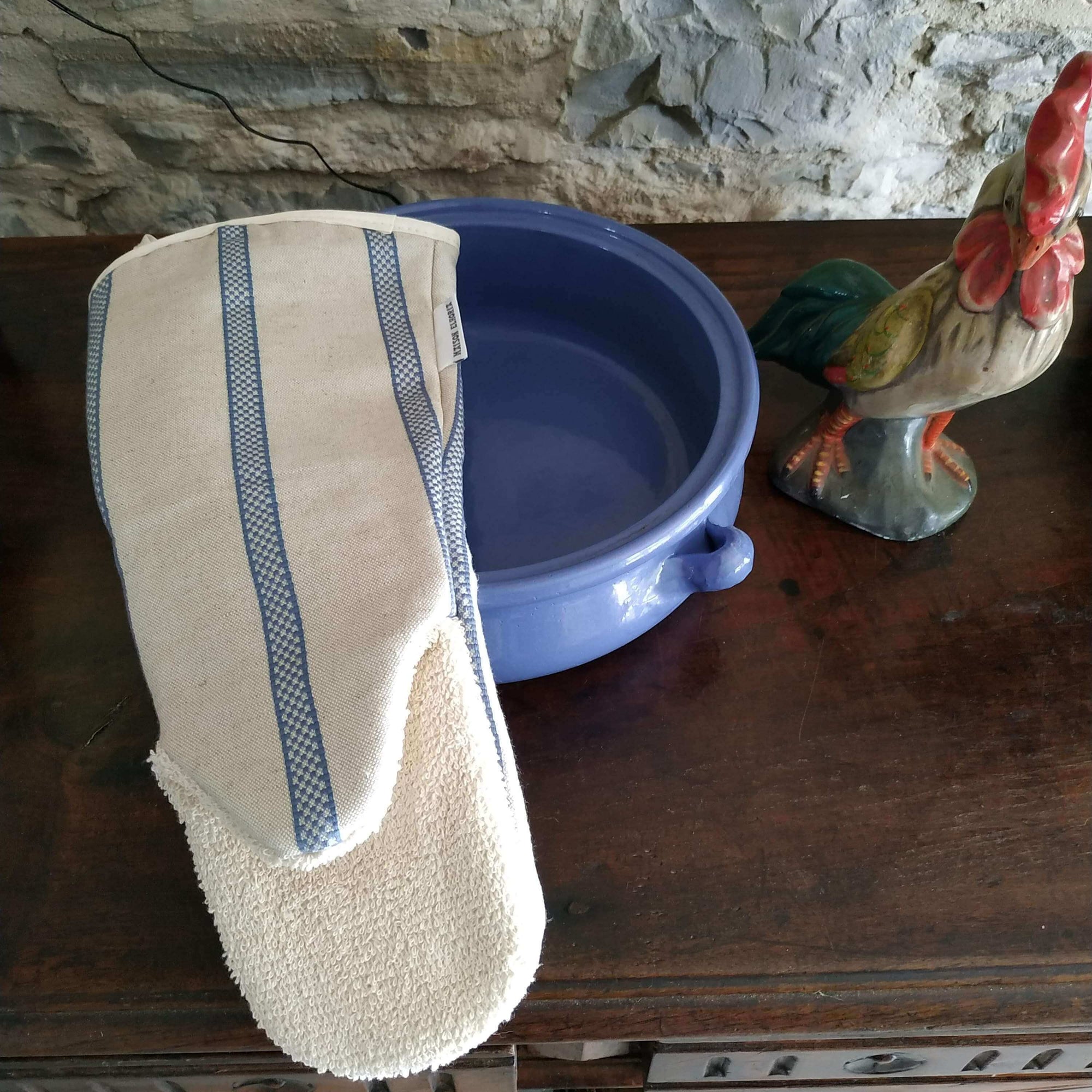 Long oven glove linen blue stripes gauntlet style