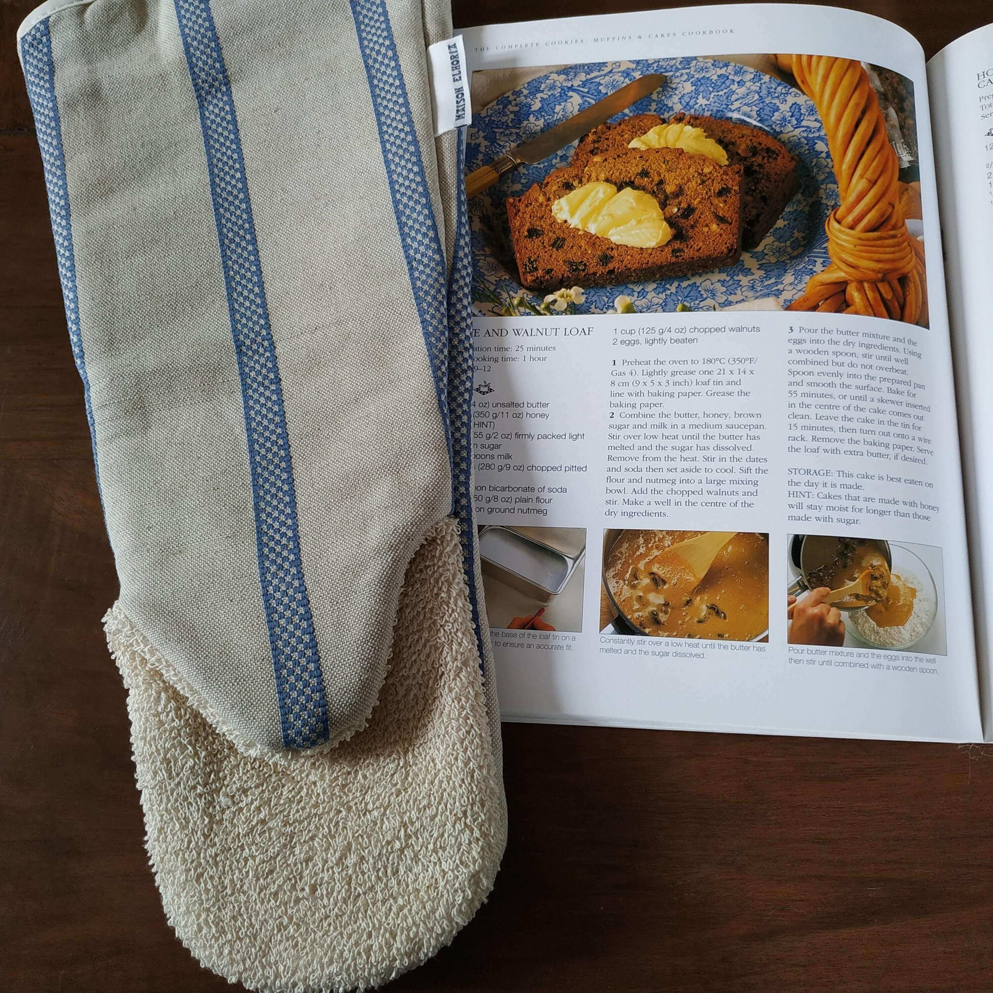 Long oven glove linen blue stripes gauntlet style