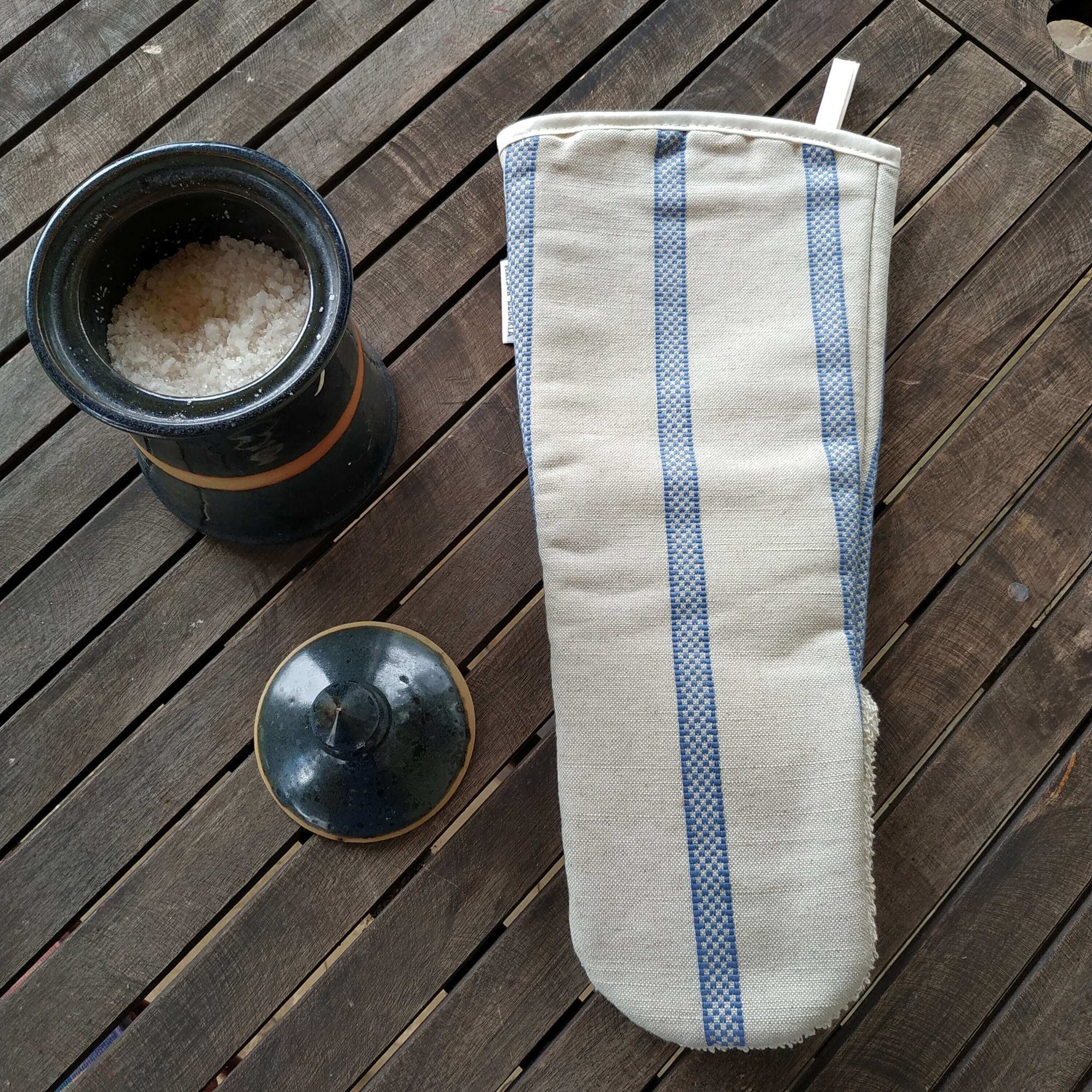 Long oven glove linen blue stripes gauntlet style