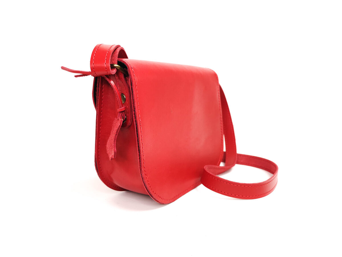 Classic Cut Saddle Bag – Vintage Style &amp; Modern Practicality by Zelma Kraft at brixbailey.com