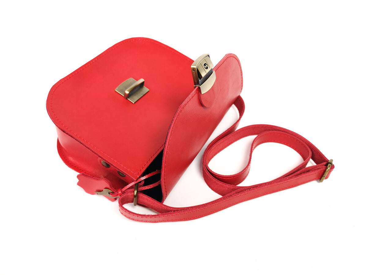 Classic Cut Saddle Bag – Vintage Style &amp; Modern Practicality by Zelma Kraft at brixbailey.com