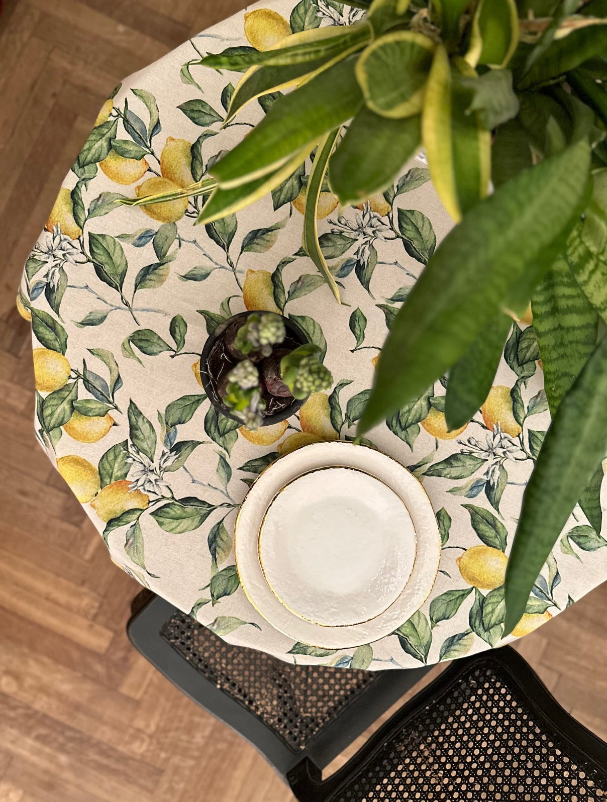Lemon Linen Round Tablecloth – Festive & High-Quality Design by Hortensias Home at www.brixbailey.com